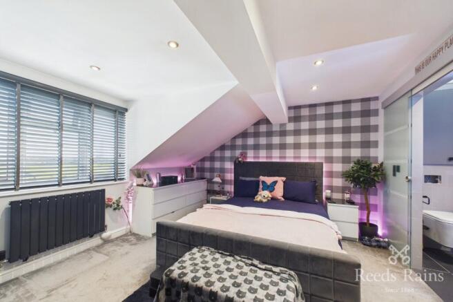 4 bed Semi-Detached for sale Image 7