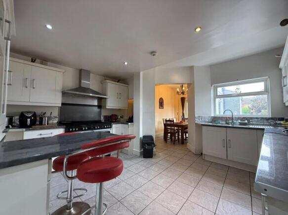 2 bed End of Terrace to rent Image 4
