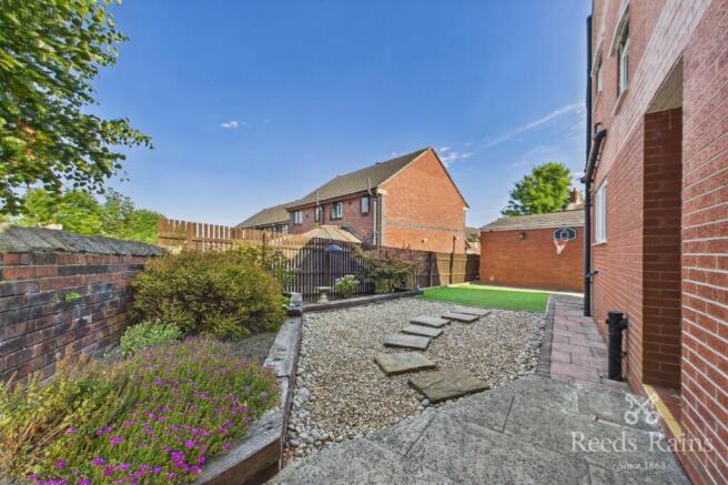 4 bed Detached for sale Image 5