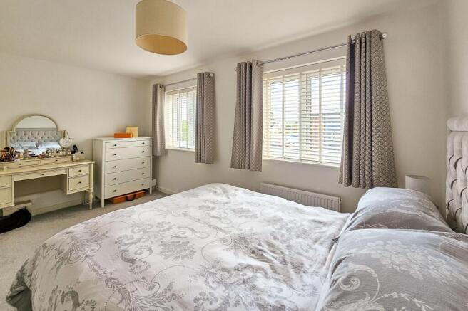 2 bed Semi-Detached to rent Image 12