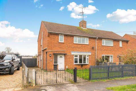 Lovett Road, Byfield - NO ONWARD CHAIN