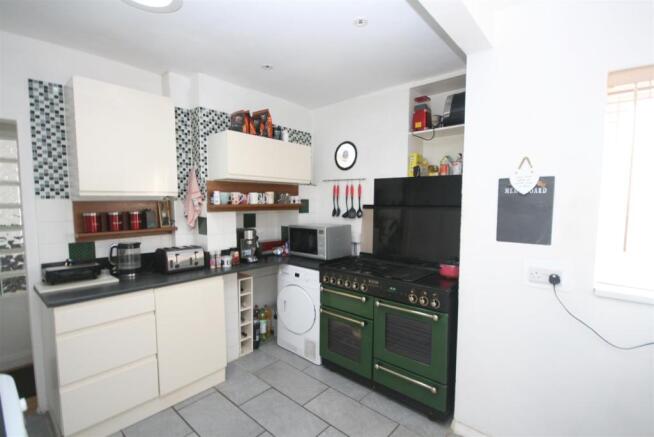 Kitchen (2).JPG