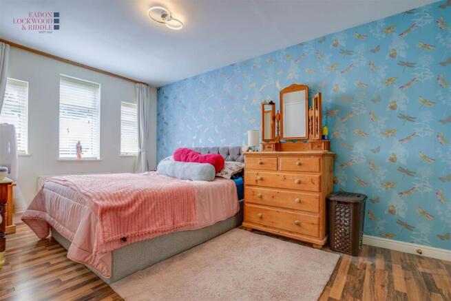 4 bed Detached for sale Image 11