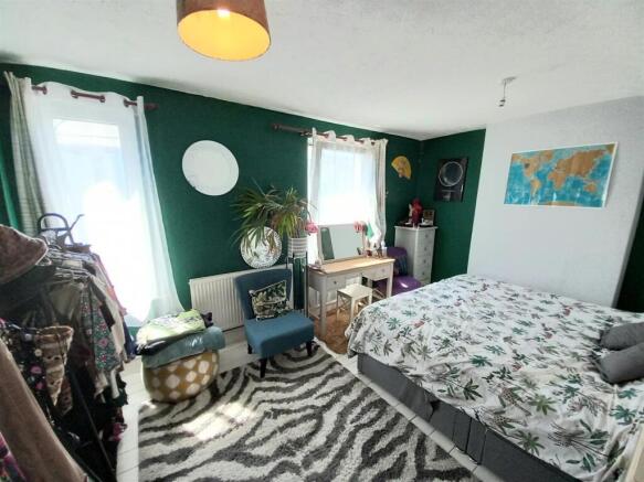 67 Clifton St Bed 1.jpg