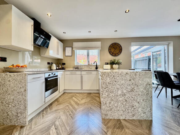 4 bed Detached for sale Image 10