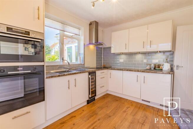 KITCHEN/BREAKFAST ROOM