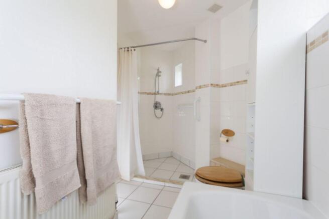 Annexe bathroom