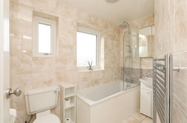 3 bed End of Terrace to rent Image 4