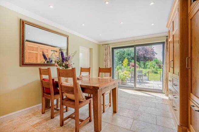 4 bed Detached for sale Image 9