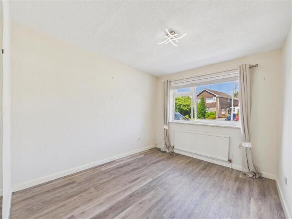 2 bed Semi-Detached Bungalow for sale Image 6