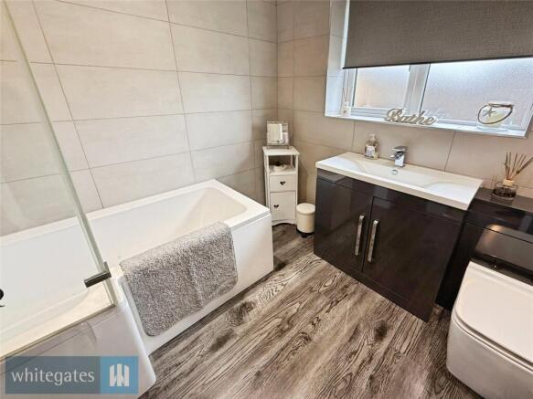 4 bed Detached for sale Image 11