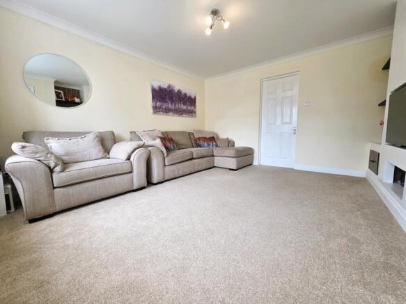 4 bed Detached for sale Image 5