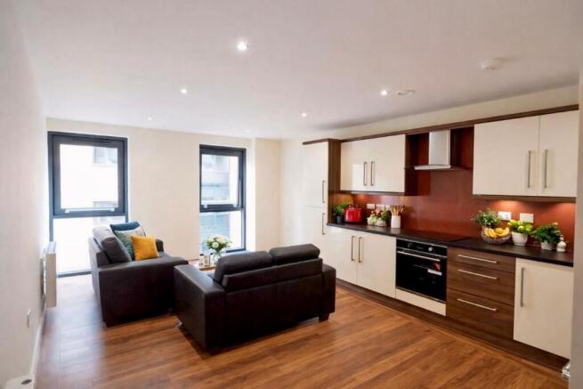3 bed Apartment to rent Image 4