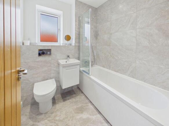 4 bed Detached for sale Image 11