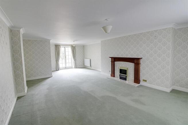 lounge 1.jpg