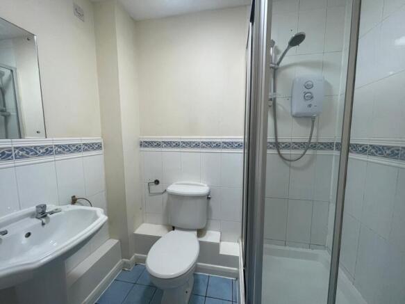 2 bed Flat to rent Image 6