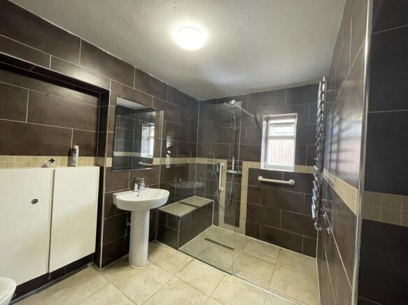 Bathroom downstairs