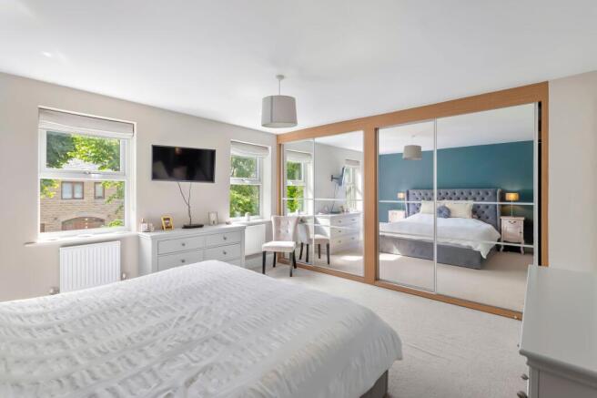 4 bed Semi-Detached for sale Image 11