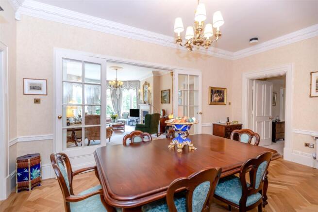 3 bed Flat for sale Image 6