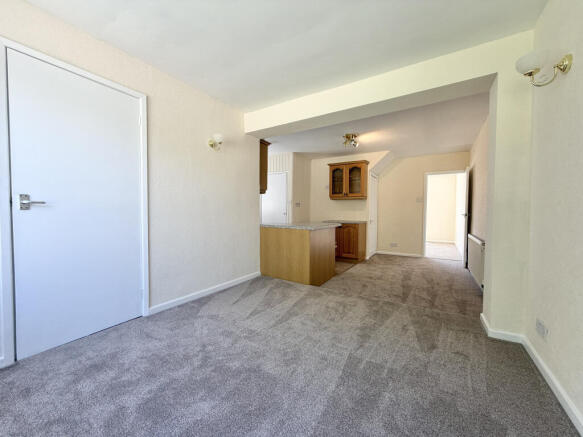 3 bed Detached to rent Image 6