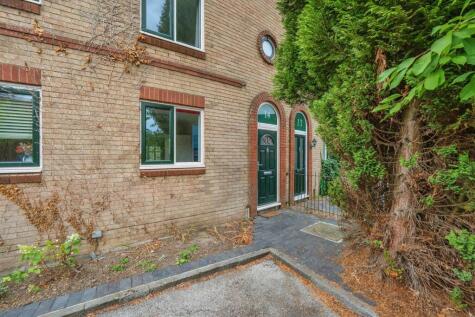 Wellington Crescent, Derby