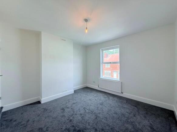 2 bed House to rent Image 10