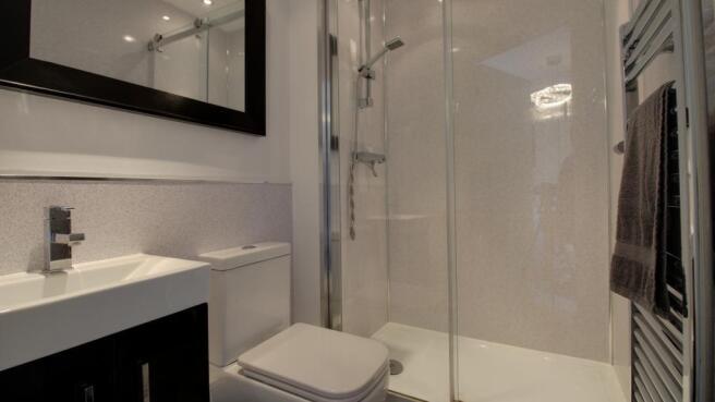 Ensuite to Bed 1
