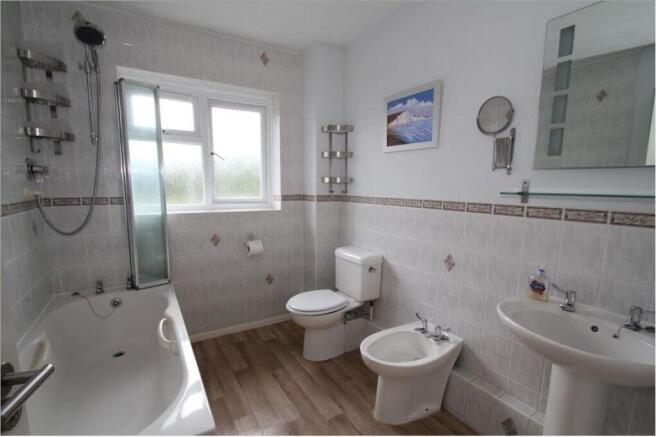 Bathroom, 9 Kimbers