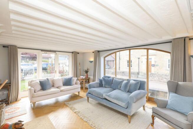 4 bed Semi-Detached for sale Image 8