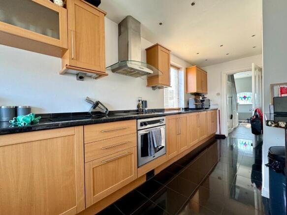 3 bed Semi-Detached for sale Image 4