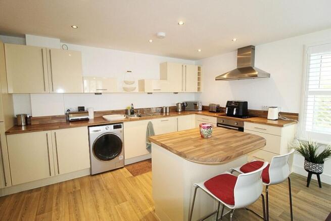 2 bed Apartment for sale Image 6