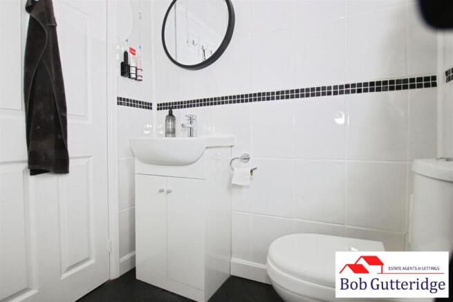 FIRST FLOOR BATHROOM
