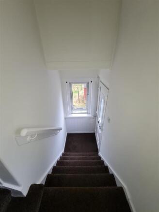 110 NewDykesRoad Hallway.jpg