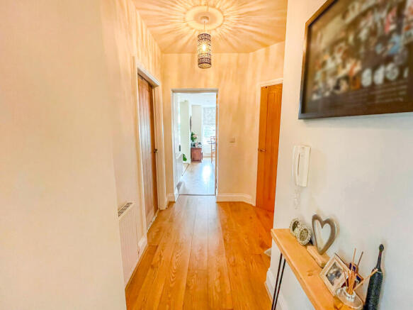 2 bed Apartment for sale Image 6