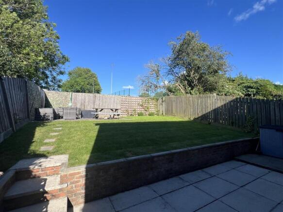 4 bed Detached for sale Image 9