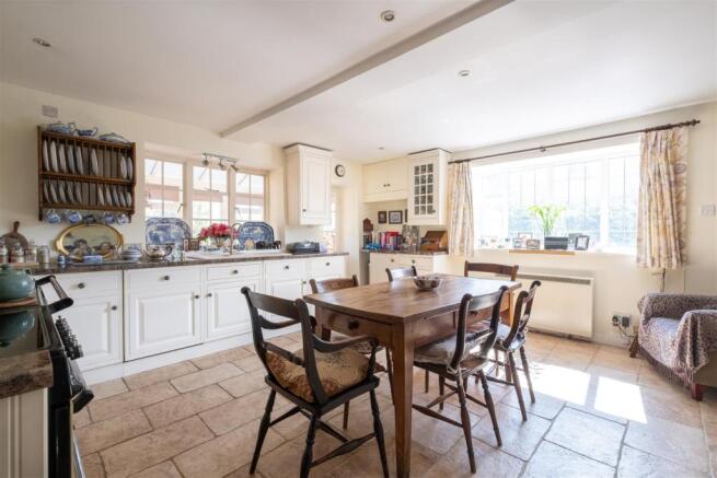 Kitchen V2.jpg