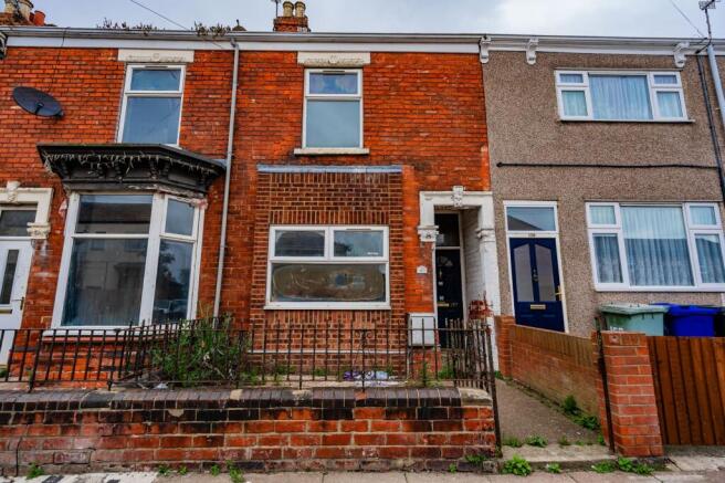 3-bed terraced on Oxford Street, Grimsby, DN32, £35,000