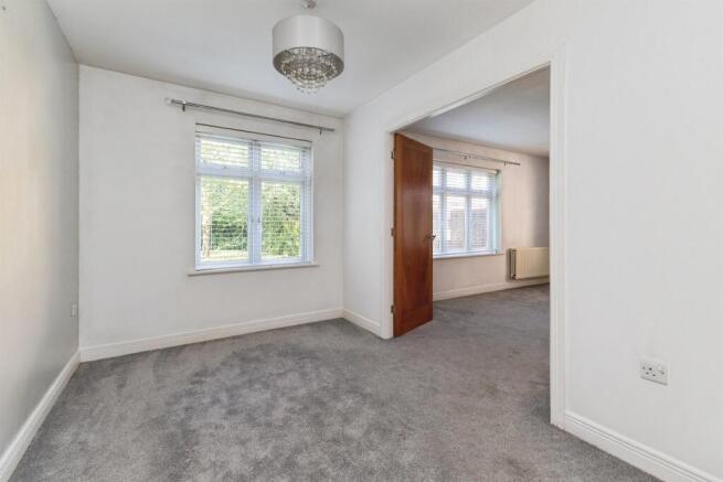 3 bed Ground Flat for sale Image 4