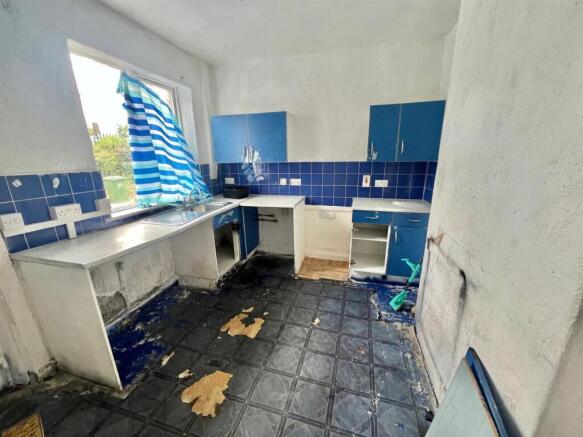 Bramleys Estate Agents - Auction - Oak Tree Avenue