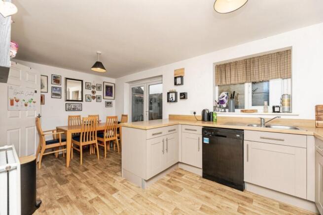 3 bed Detached for sale Image 5