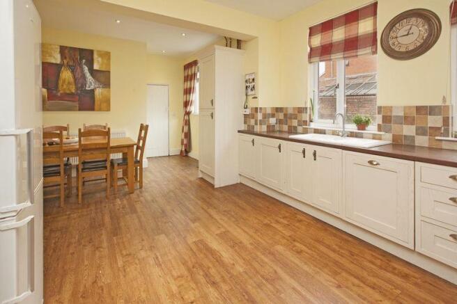 Kitchen/Dining...