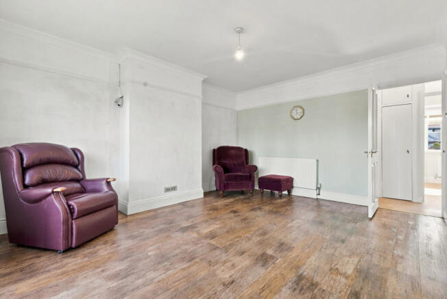 Dulverton Avenue, Westcliff-on-sea, SS0 photo 4