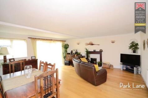Collins Cross, Bishop's Stortford, Hertfordshire, CM23