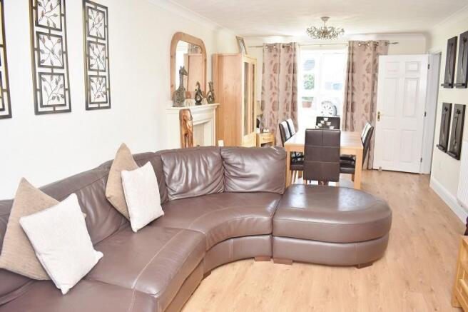 Lounge / Dining room