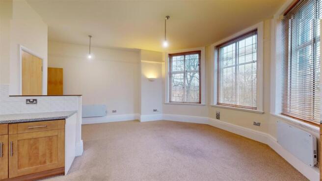 2 bed Apartment to rent Image 4