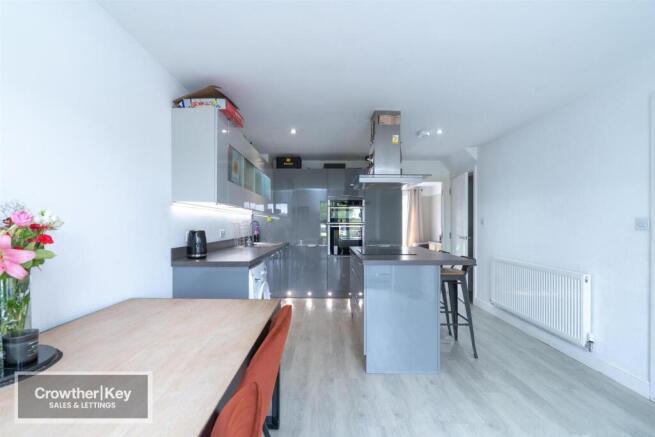 4-bed terraced on Tongue Lane, Buxton, £259,995
