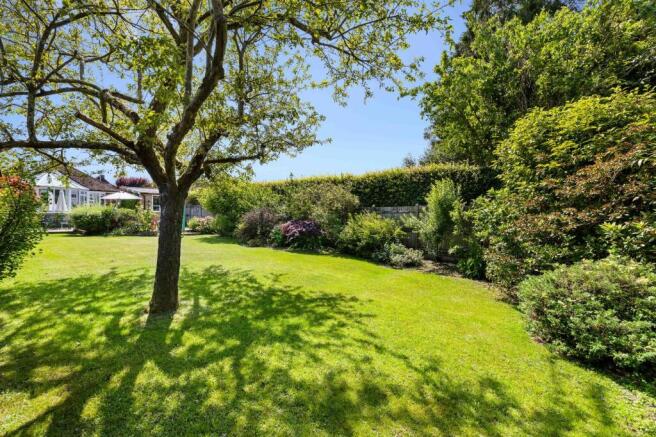 Heathcote Drive, East Grinstead, RH19 photo 4