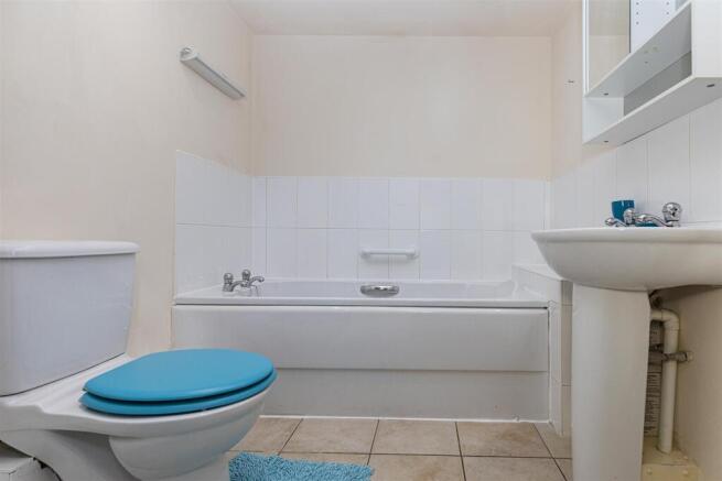 2 bed Apartment for sale Image 7