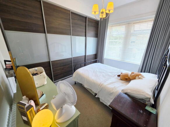 3 bed Terraced for sale Image 8