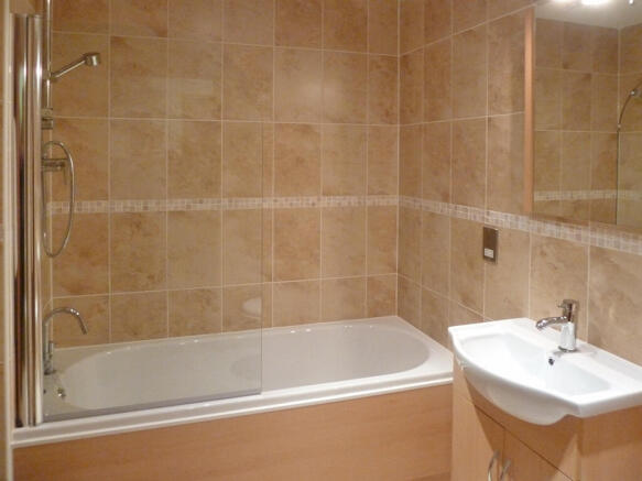 3 bed Flat for sale Image 8